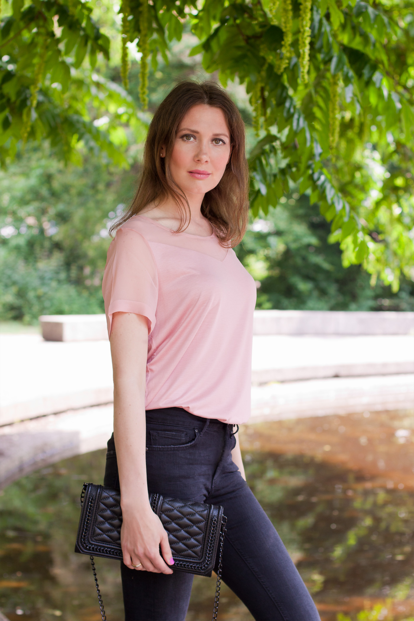 black-zara-jeans-pink-shirt-02