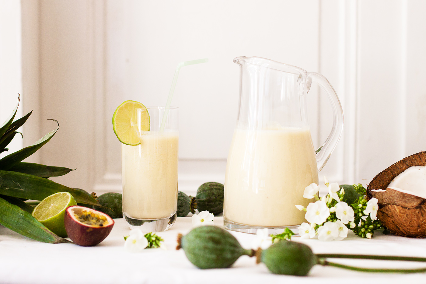 exotic_milkshake_with_ananas_and_passionfruits_01