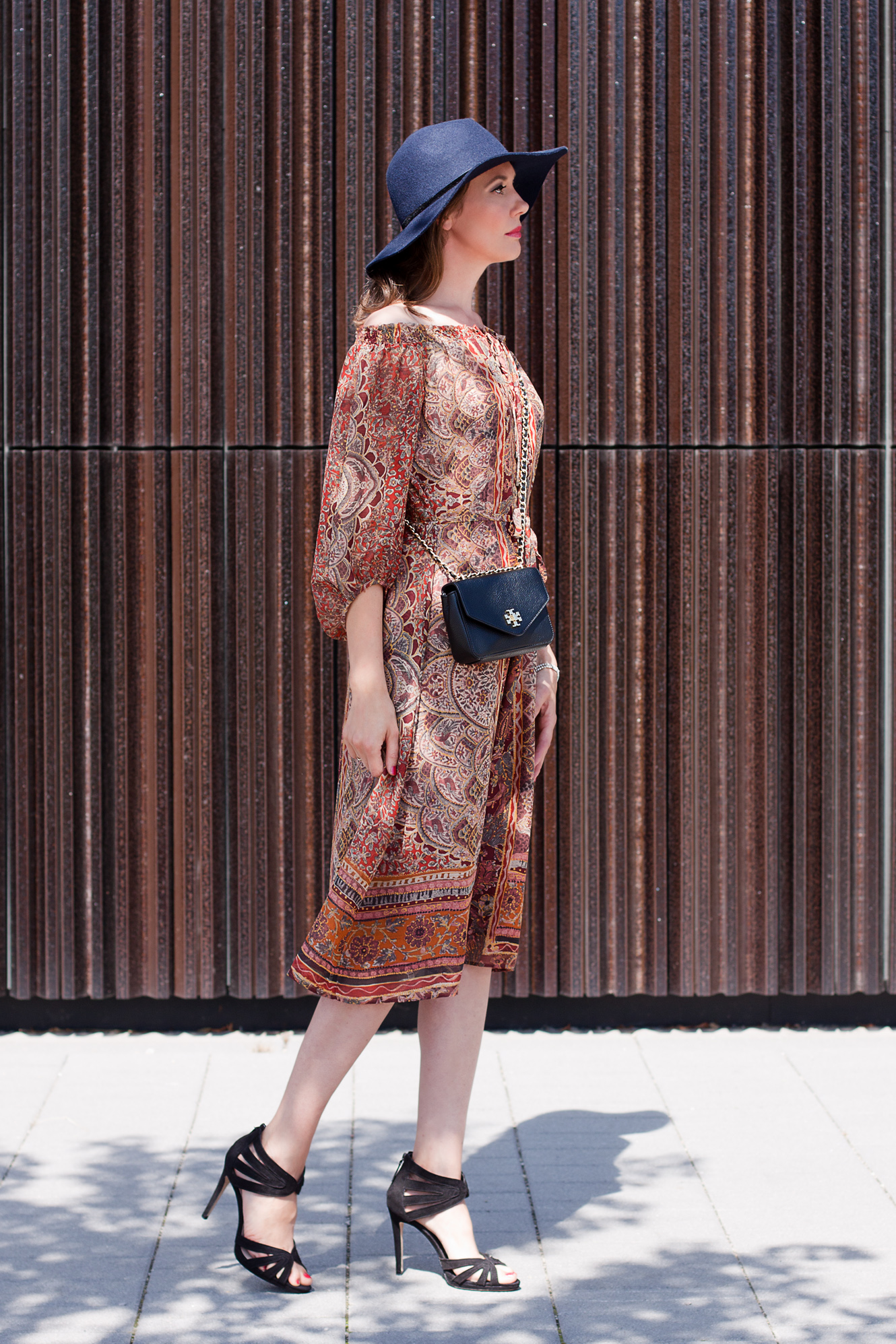 Zara_printed_dress_toryburch_boho_hat_fashionblog_5