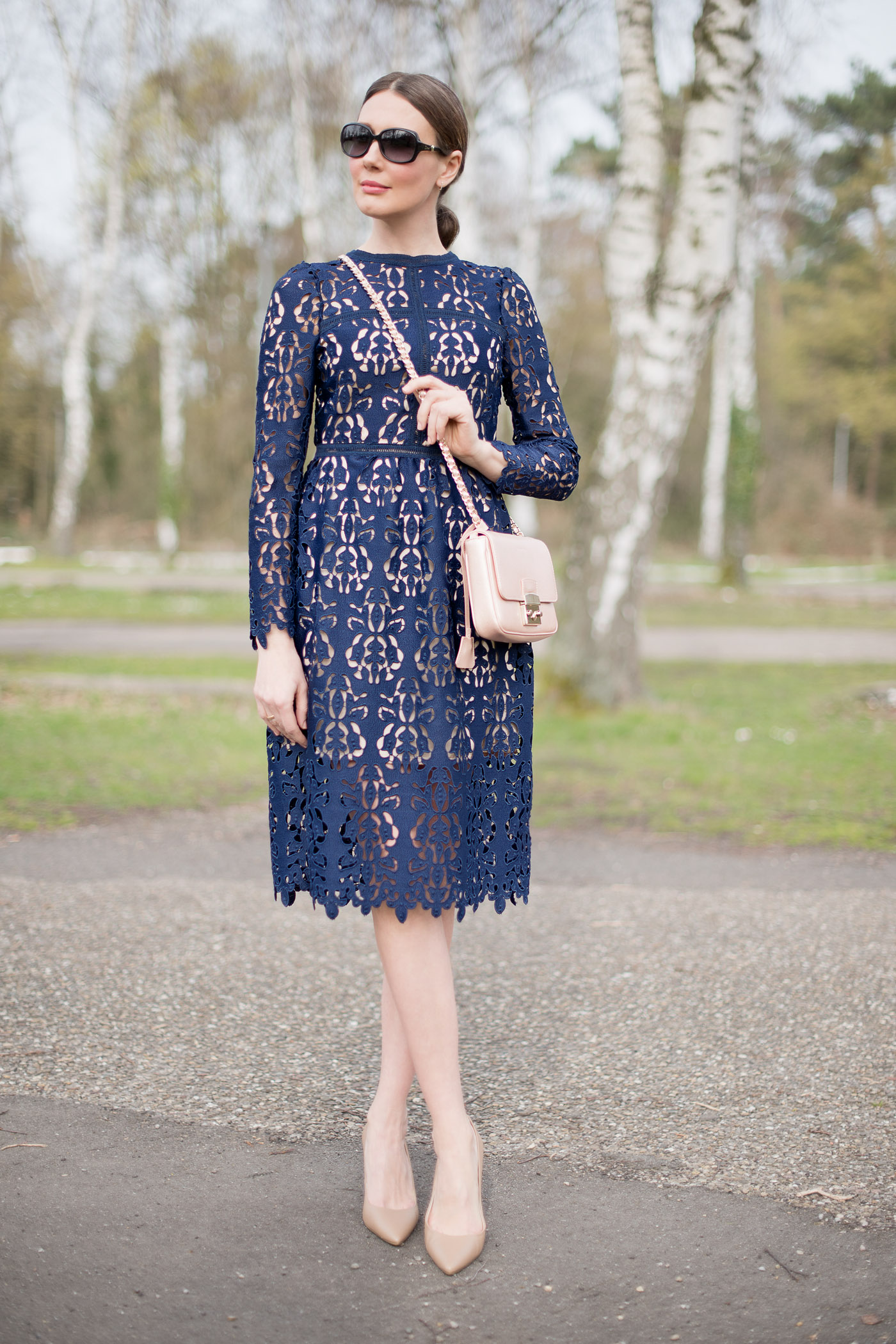 Zara-Lace-Dress-michaelkors-Coccinelle-fashionblog-1