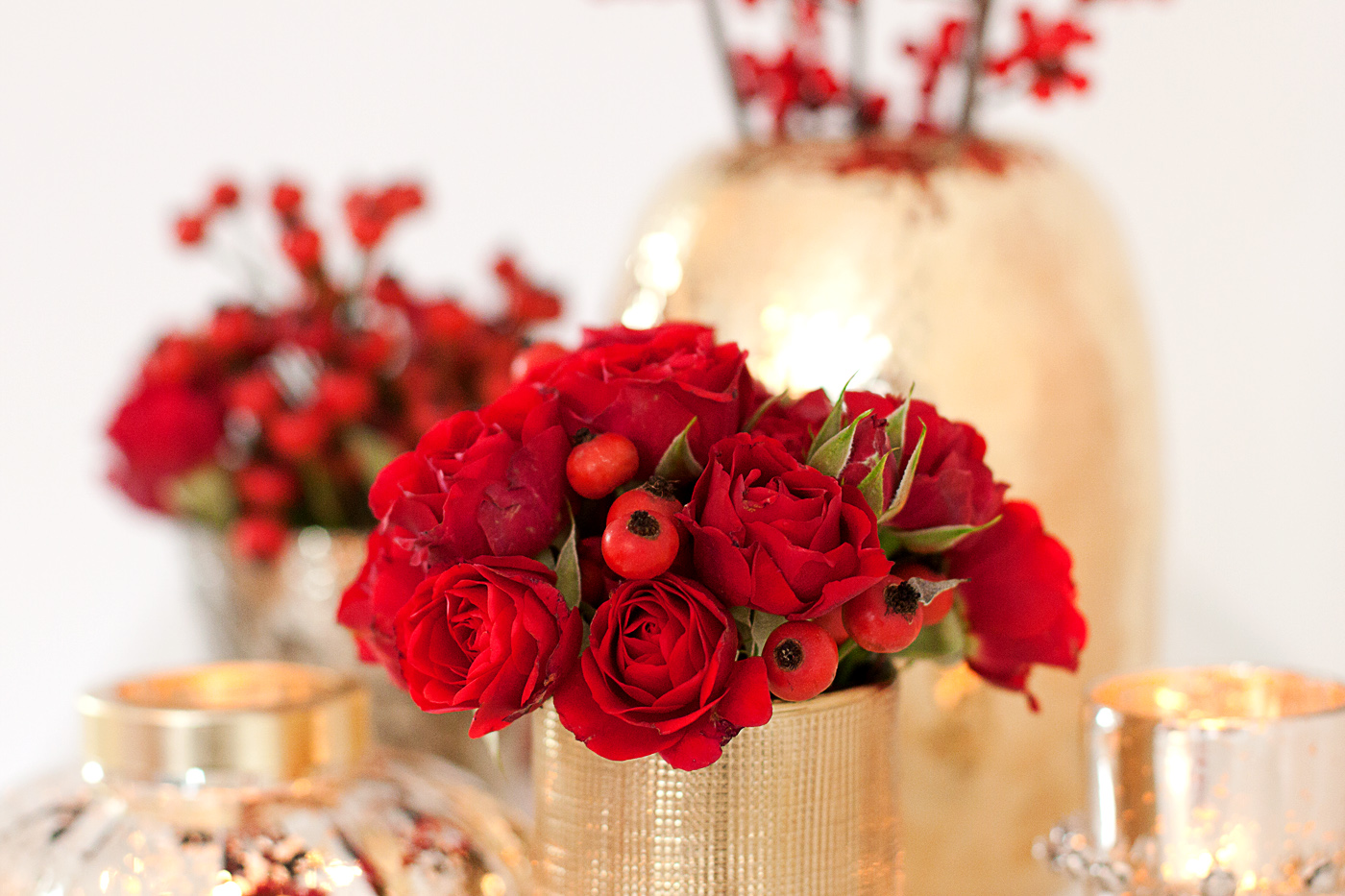 christmas-decoration-weihnachtsdeko-last-minute-rosen-gold-vasen