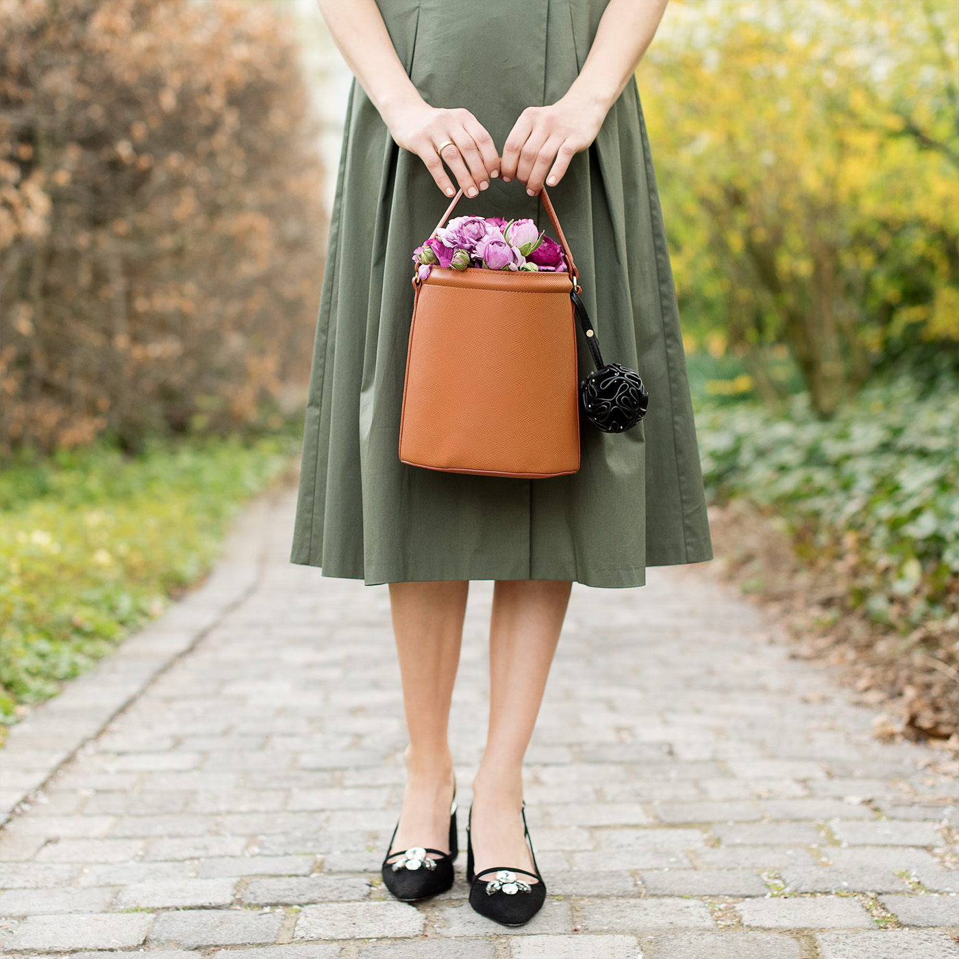 zara-midi-dress-bucket-bag-sling-pumps-springfashion-fashionblog