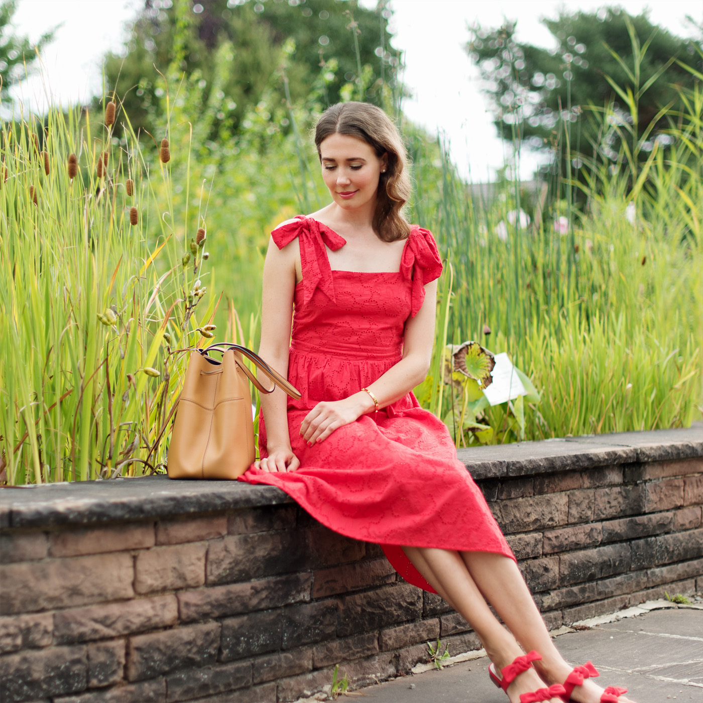 hm-red-dress-rotes-kleid-sandalen-tory-burch-bag-tasche-botanischer-garten-kit-fashionblog