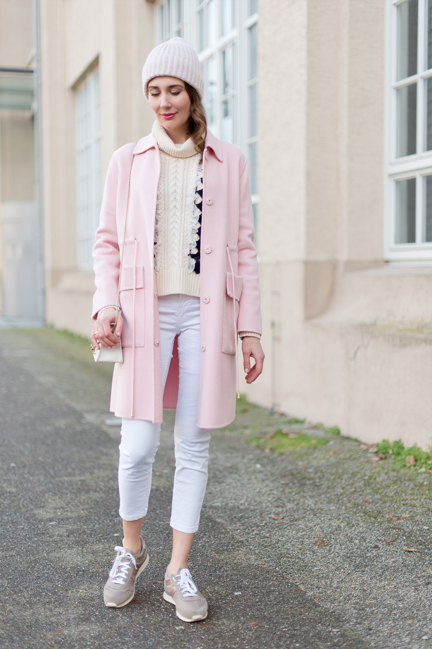 maxandco-pink-coat-hugoboss-sneaker-jcrew-sweater-springfashion