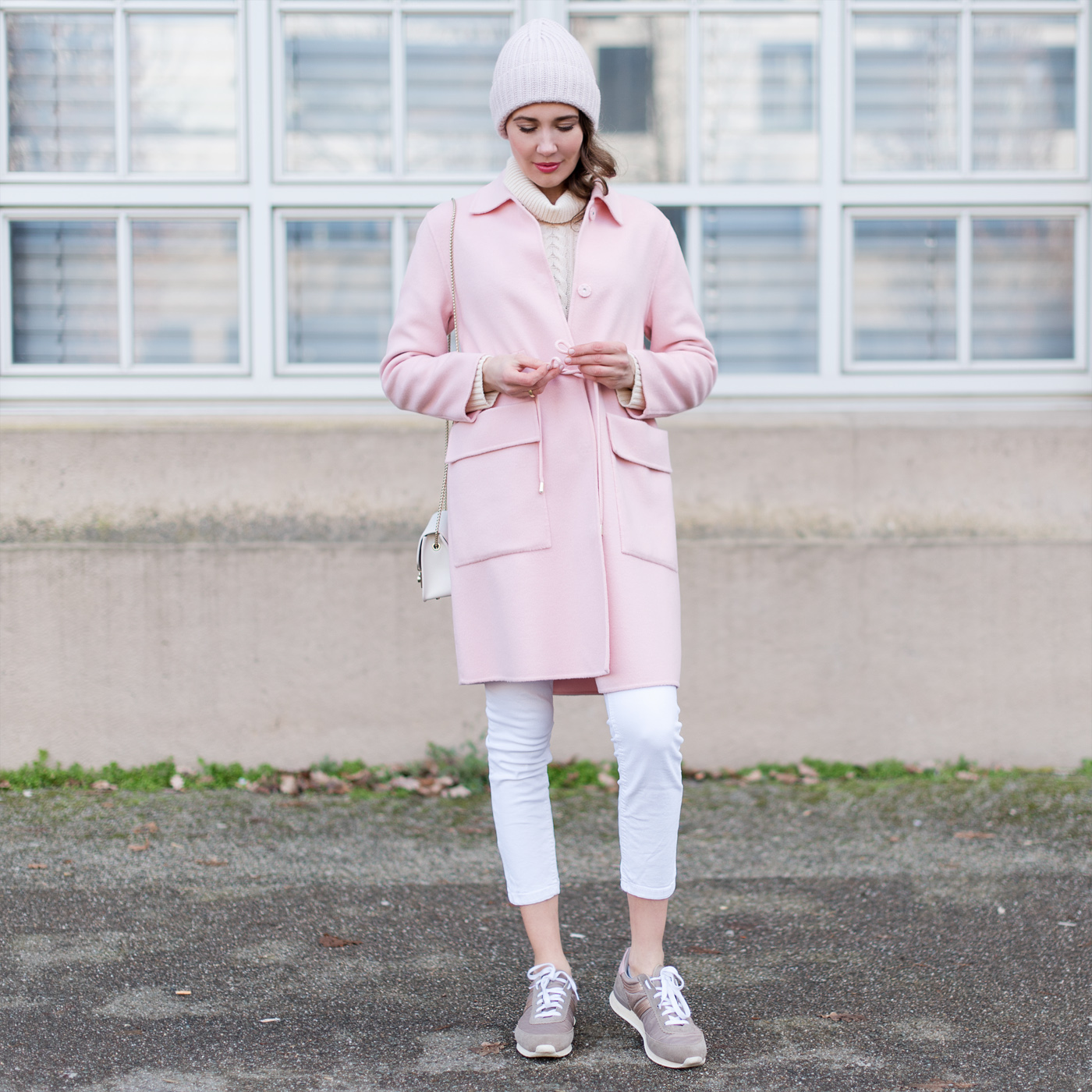 maxandco-pink-coat-hugoboss-sneaker-jcrew-sweater-springfashion